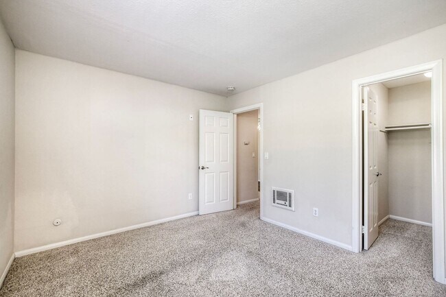 Building Photo - 432 Edgehill Ln