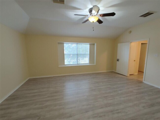 Building Photo - 28907 Fox Run Boulevard