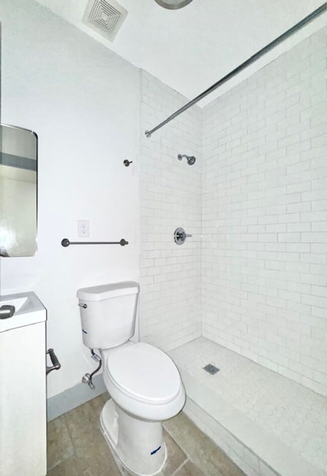 Building Photo - Fully Remodeled Three Bedroom Single Family Home