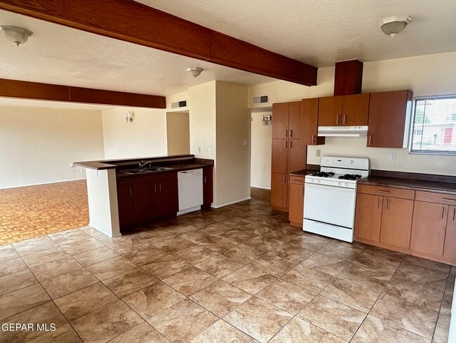Building Photo - 5113 Trew Ct