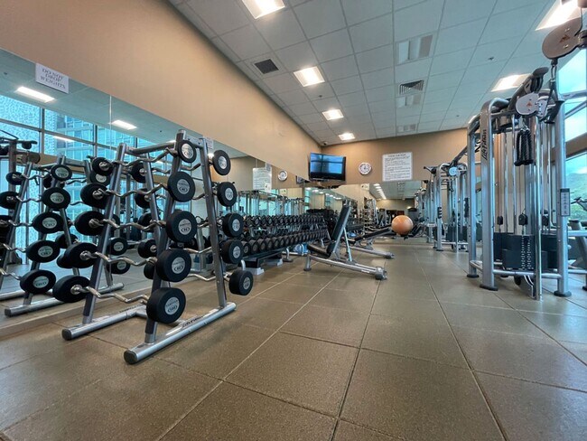 Building Photo - Capitol Place - High Floor!