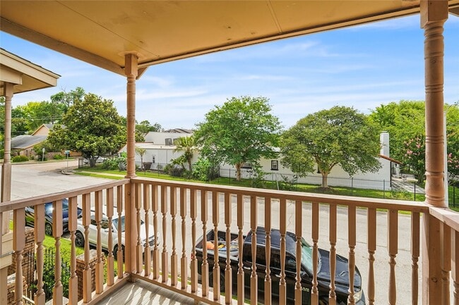 Building Photo - 10615 Briar Forest Dr