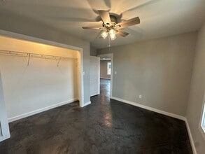 Building Photo - 706 E Olive St