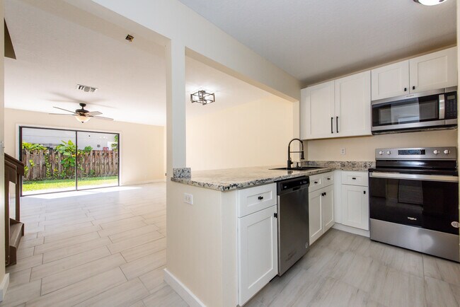 Building Photo - 13861 Folkestone Cir