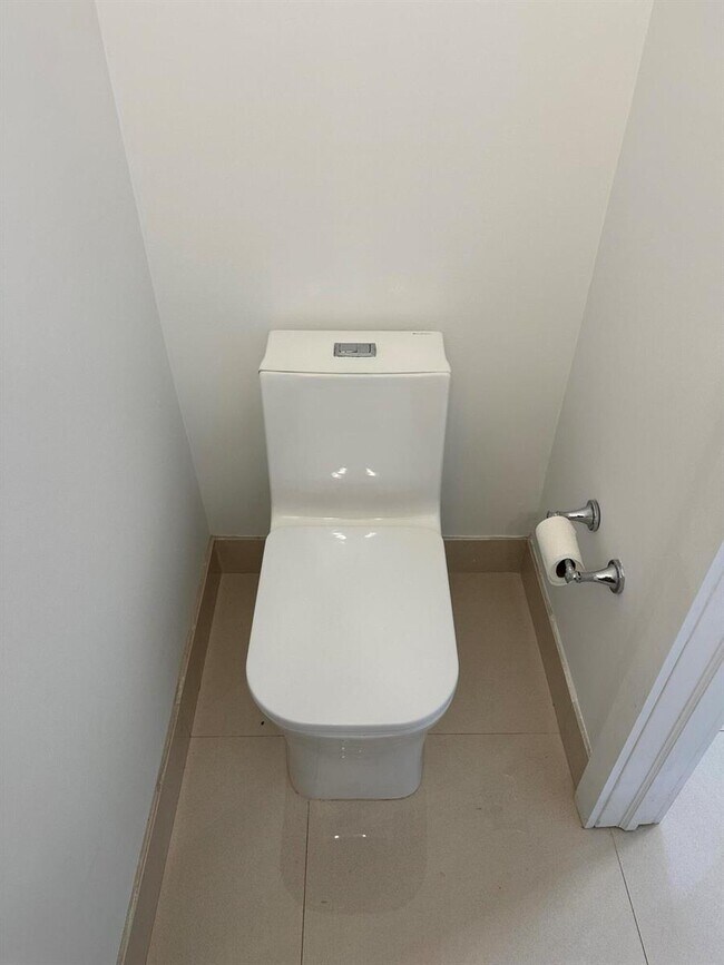 Building Photo - Northeast 17th Avenue, Fort Lauderdale, FL 33304 - 2 BR 2.5 BA townhouse