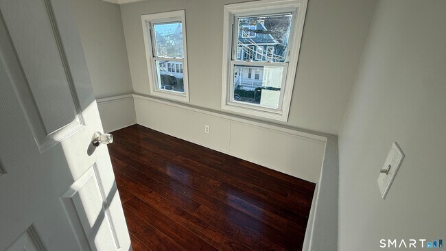 Building Photo - 266 Davenport St