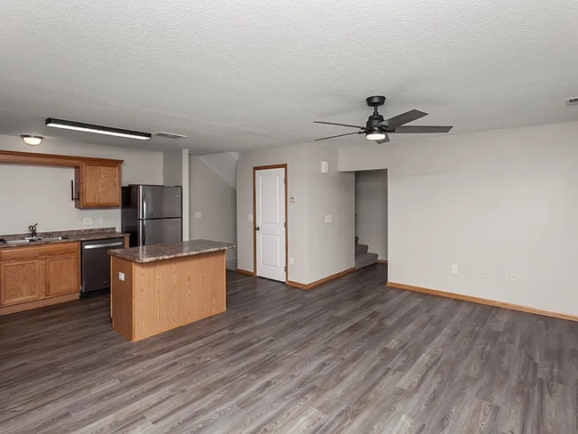 Building Photo - Townhouse for Rent!