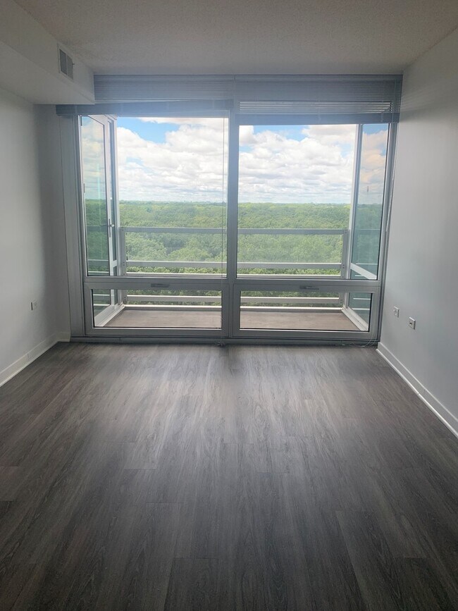 Building Photo - 9655 Woods Dr