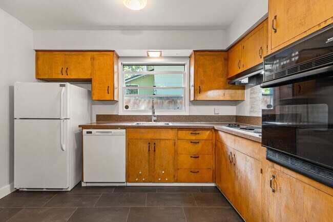 Building Photo - 2746 SE 31st Ave