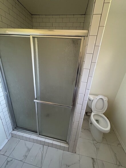 Master shower and toilet - 11235 Lynrose St