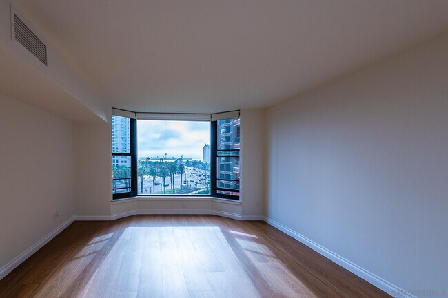Building Photo - 500 W Harbor Dr