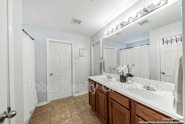 Building Photo - 10807 Bridle View Dr