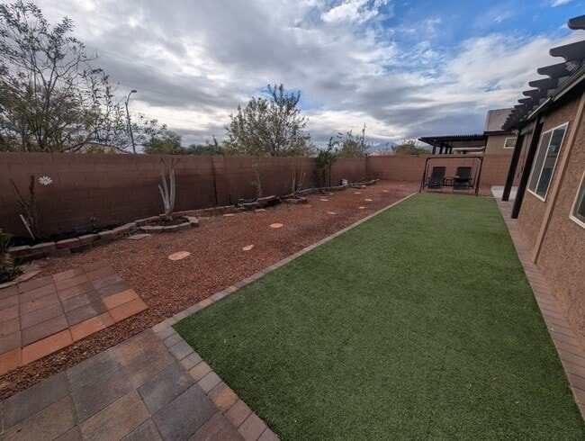 Building Photo - 4811 Shady Chestnut Ct