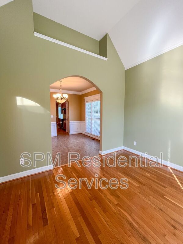 Building Photo - 726 Wine Cellar Cir