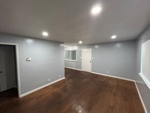 Building Photo - Country Club Garden Apartments