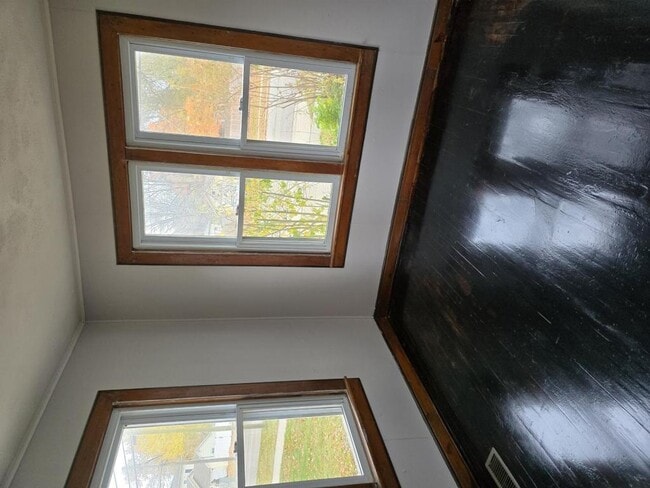 Building Photo - 226 N Maple St