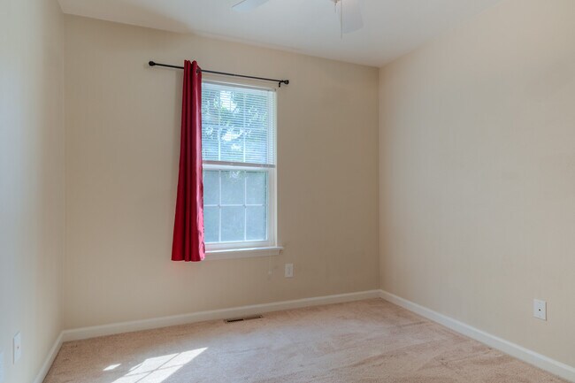 Building Photo - 846 Patrick Henry Dr