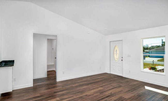 Building Photo - Cozy Home