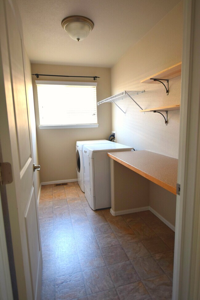 Building Photo - Great House in Rigden Farms