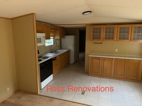 Building Photo - 2 Bedroom Available in West Portsmouth