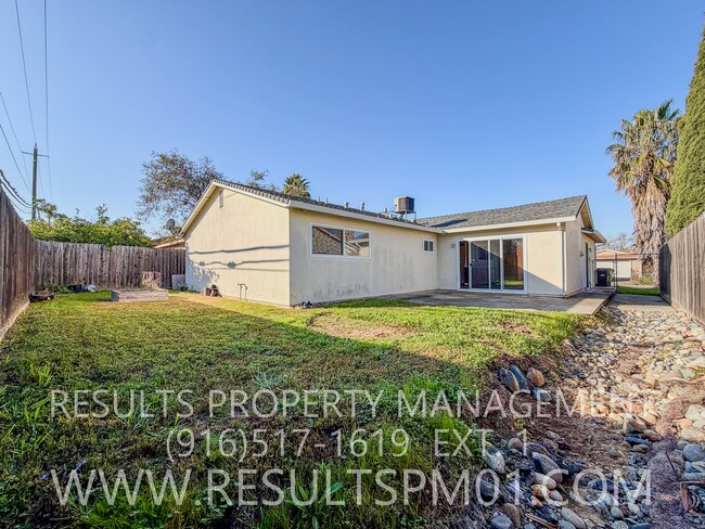 Building Photo - Spacious 4 Bedroom Home with Fenced Yard in North Highlands