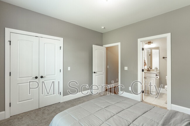 Building Photo - 7725 Peppertree Dr