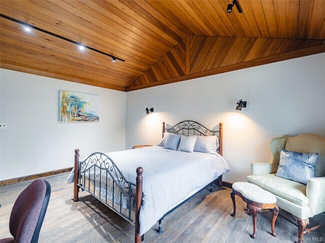 Building Photo - 11 Geralind Dr