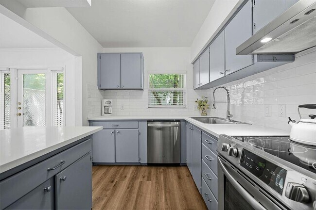 Building Photo - 2401 Winsted Ln