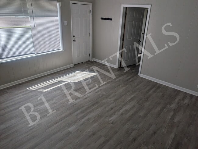 Building Photo - 361 Hege Ave