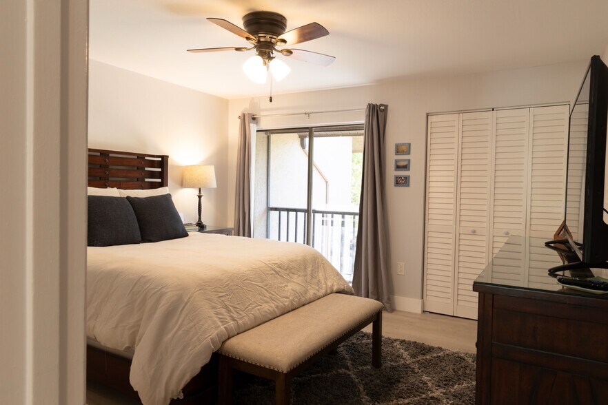 Master Bedroom 1 - 906 Sunridge Dr