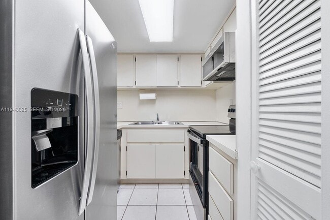 Building Photo - 995 SW 84th Ave