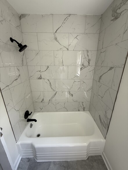 Tub & Shower - 3314 Granby St