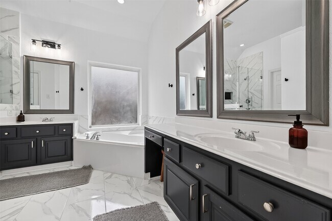 Building Photo - 66 S Longsford Cir