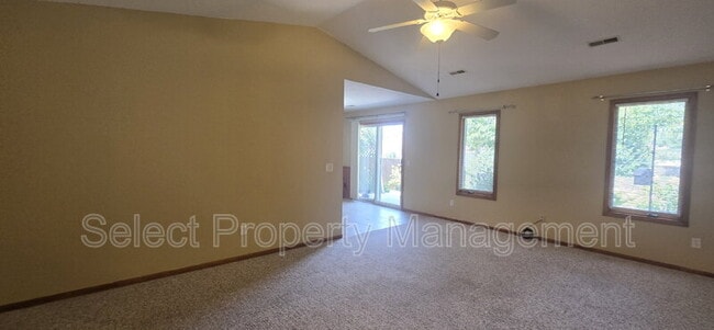 Building Photo - 4110 Three Oaks Dr