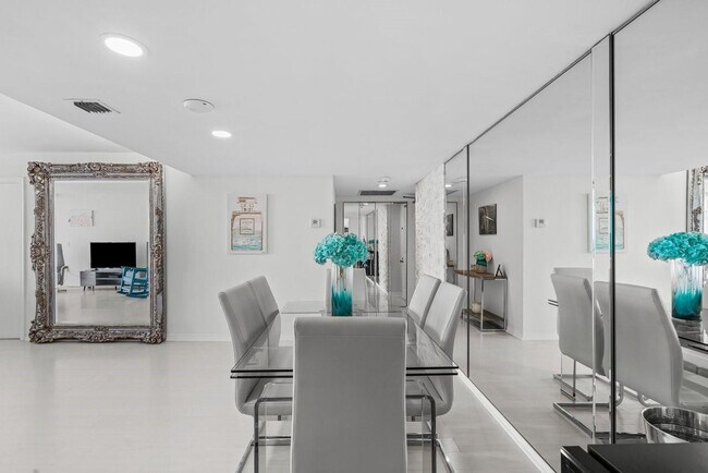 Primary Photo - 5600 N Flagler Dr