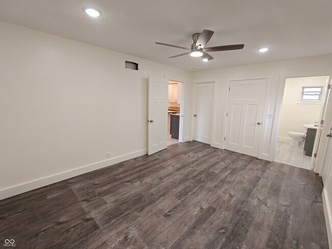 Building Photo - 2183 S Fairview Dr