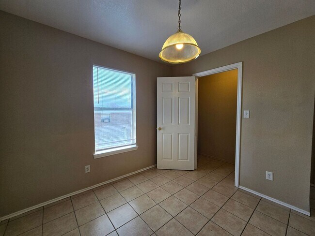 Building Photo - SECTION 8/HUD ACCEPTED - AVAILABLE NOW!