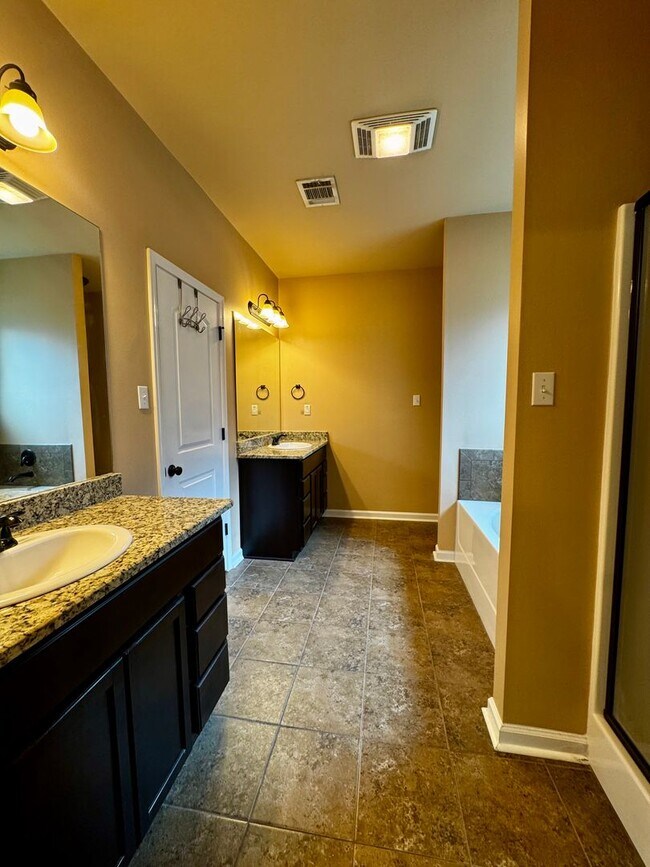 Building Photo - 3BD/2BA House for Lease in Magnolia Lakes - Close to LSU