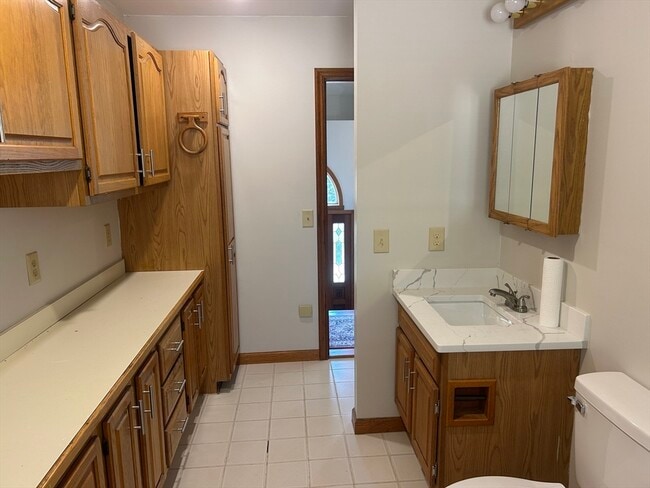 Building Photo - 20 Breeze Dr
