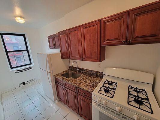 Building Photo - 1 bedroom in BRONX NY 10456