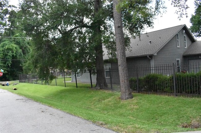 Building Photo - 8535 Parkette Dr
