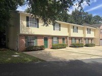 Building Photo - 3040 Camelliawood Cir E