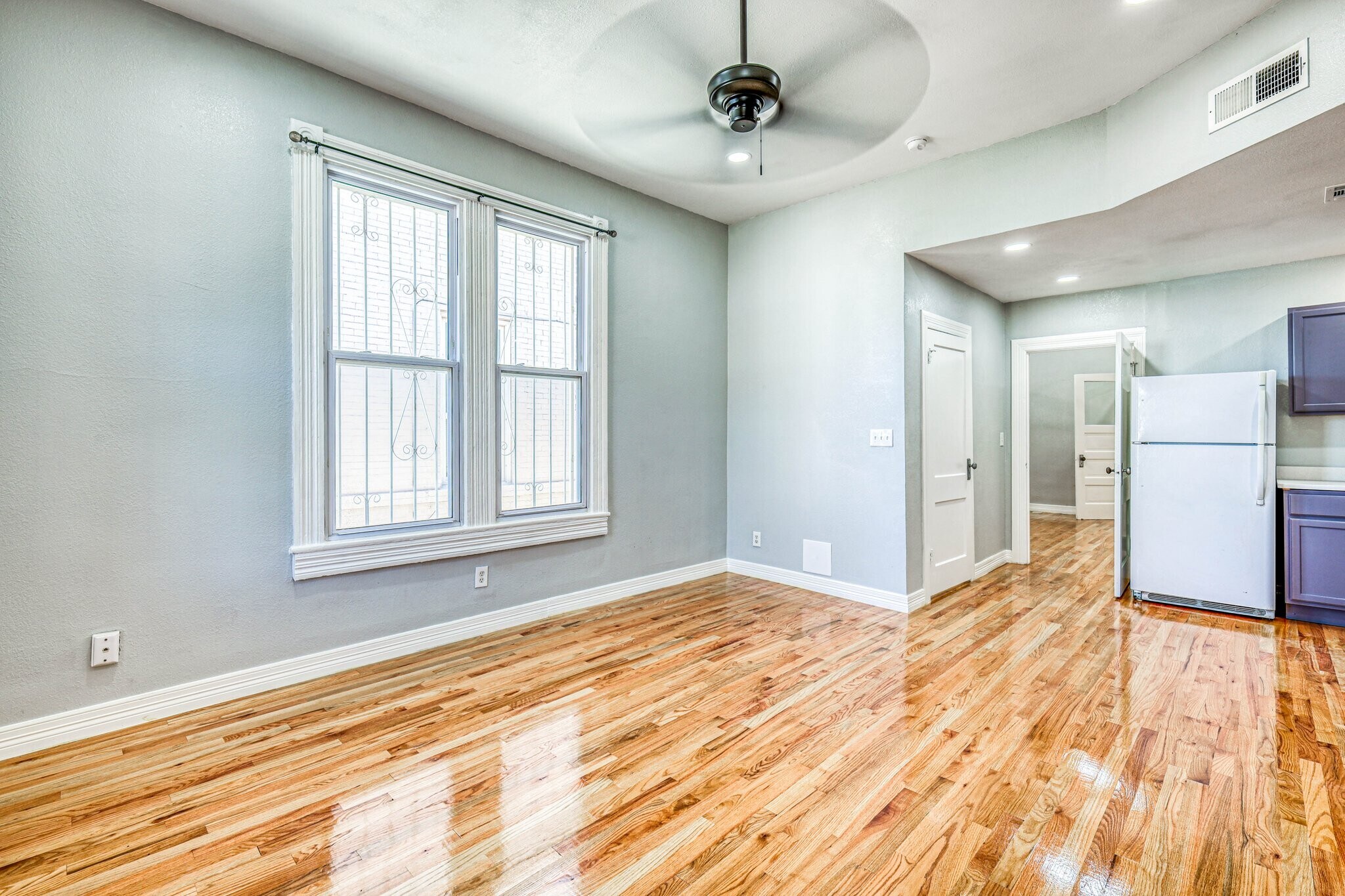 Building Photo - 1123 N El Paso St