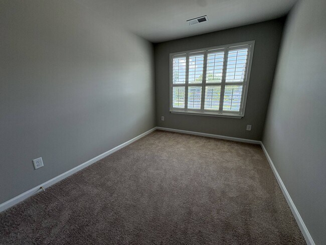 Building Photo - 133 Marthawood Ln