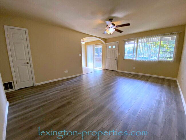 Building Photo - Gorgeous, 2BD/1BA, Condo in the Villaggio Community off Madison Ave. and Auburn Blvd.!