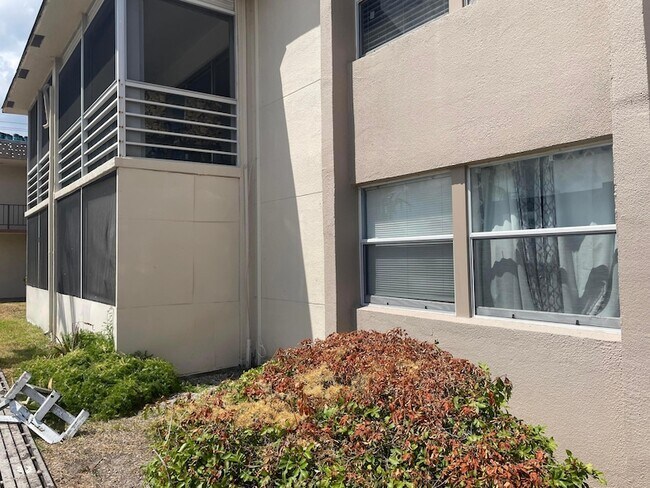 Building Photo - 502 Davis Rd