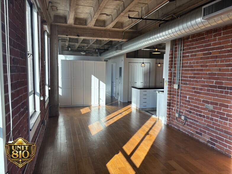 Building Photo - 114 W Adams St