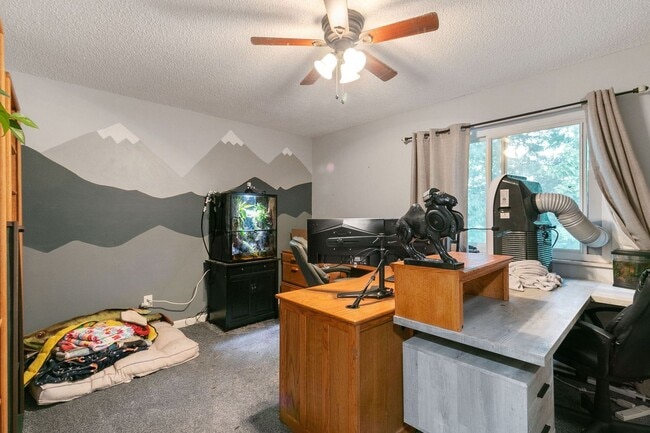 Building Photo - Charming 3 Bedroom, 2 Bathroom Home in Windsor!