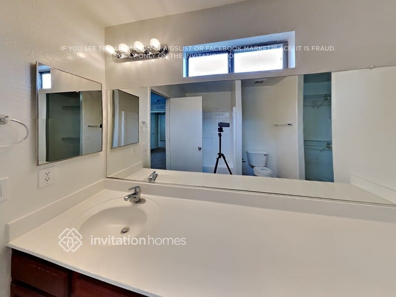 Building Photo - 4642 N 108th Ave