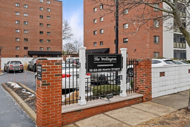Building Photo - 12 9th St